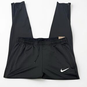 NWT Nike Women’s standard fit joggers